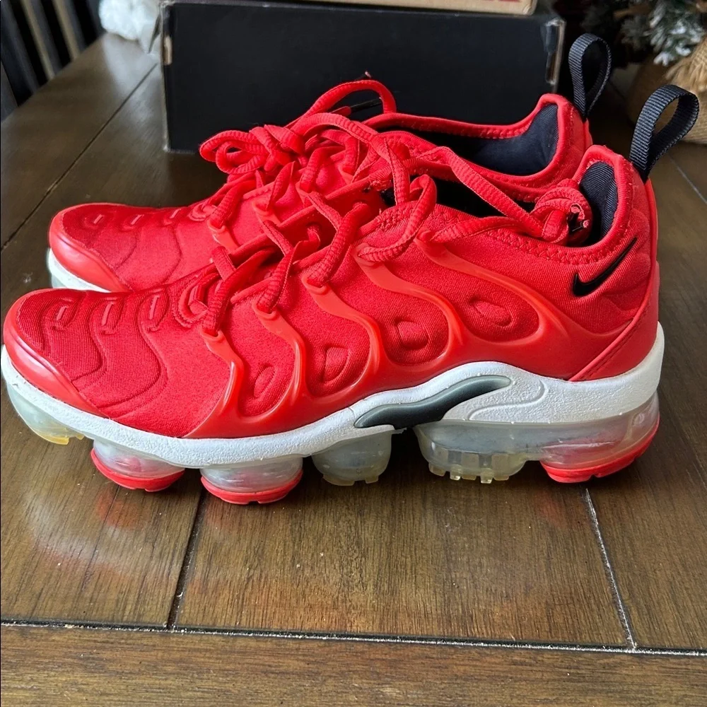 Nike Air VaporMax Plus 'Chile Red' women's size 6.5